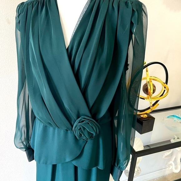 After Dark: Women’s Green Dressy two piece outfit long sleeve, shirr front Sz 14 - Picture 7 of 12